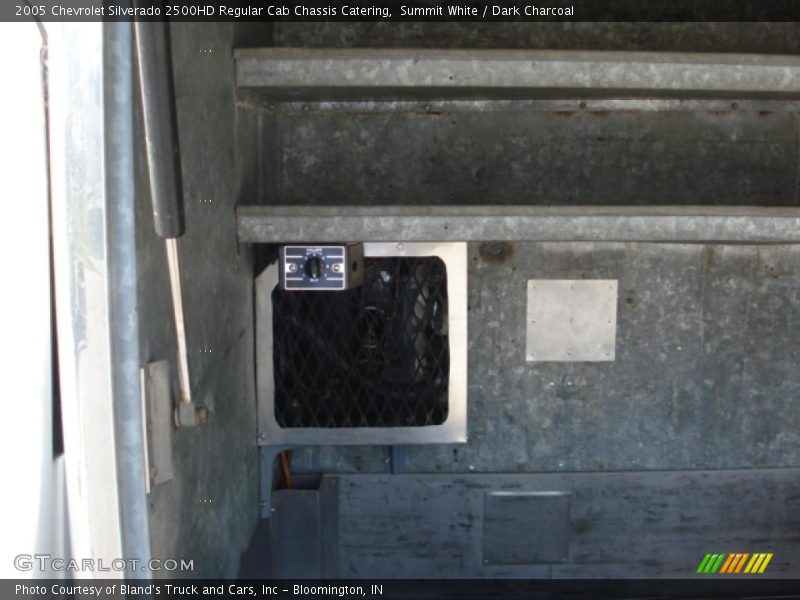 Summit White / Dark Charcoal 2005 Chevrolet Silverado 2500HD Regular Cab Chassis Catering