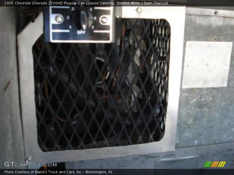 Summit White / Dark Charcoal 2005 Chevrolet Silverado 2500HD Regular Cab Chassis Catering