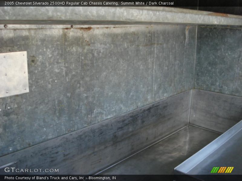 Summit White / Dark Charcoal 2005 Chevrolet Silverado 2500HD Regular Cab Chassis Catering