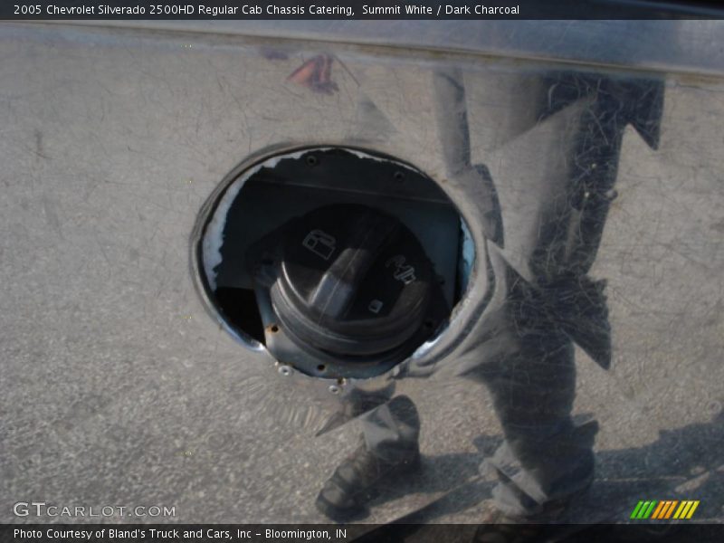 Summit White / Dark Charcoal 2005 Chevrolet Silverado 2500HD Regular Cab Chassis Catering