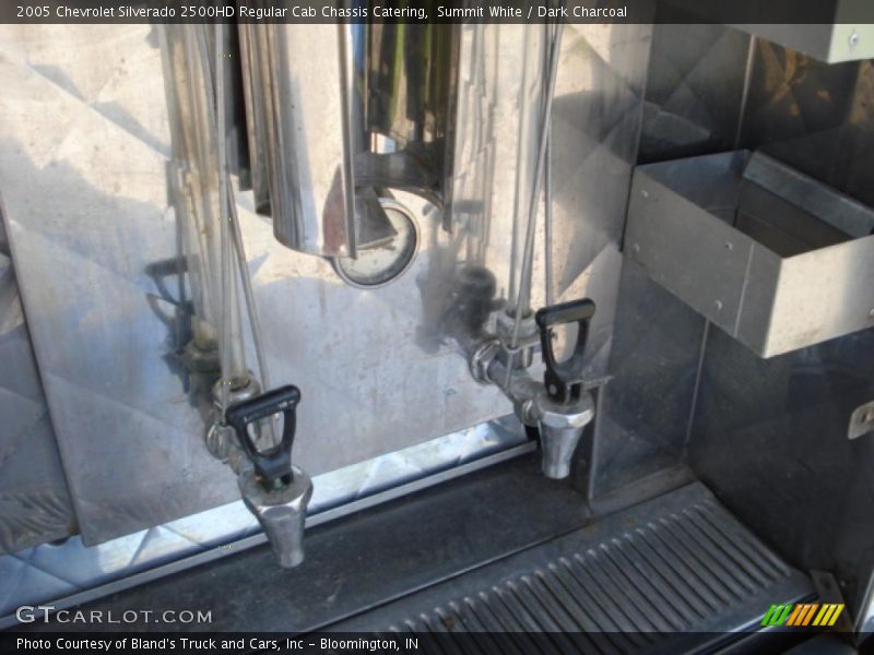 Summit White / Dark Charcoal 2005 Chevrolet Silverado 2500HD Regular Cab Chassis Catering