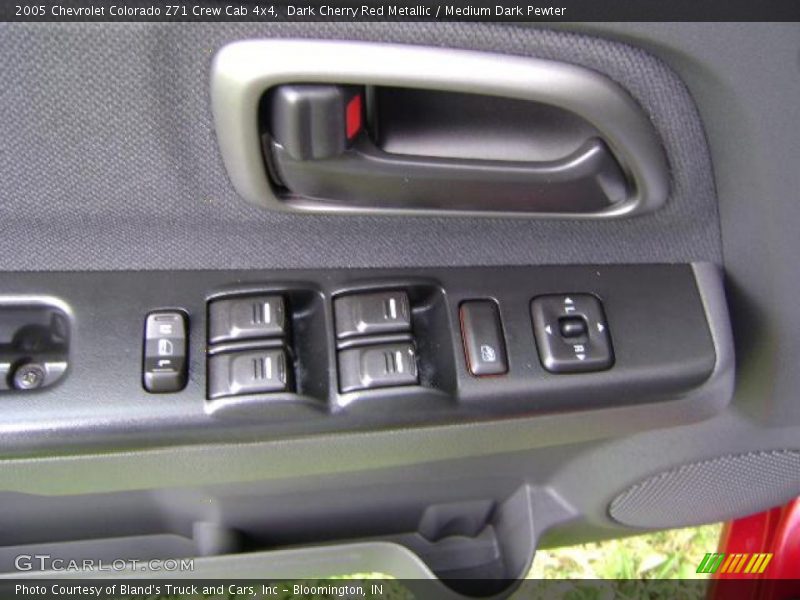 Dark Cherry Red Metallic / Medium Dark Pewter 2005 Chevrolet Colorado Z71 Crew Cab 4x4