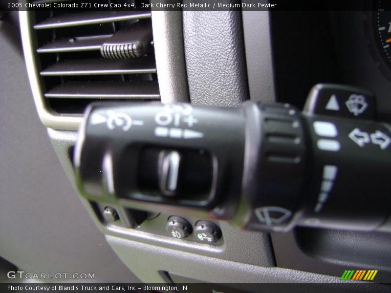 Dark Cherry Red Metallic / Medium Dark Pewter 2005 Chevrolet Colorado Z71 Crew Cab 4x4