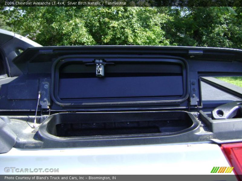 Silver Birch Metallic / Tan/Neutral 2006 Chevrolet Avalanche LT 4x4