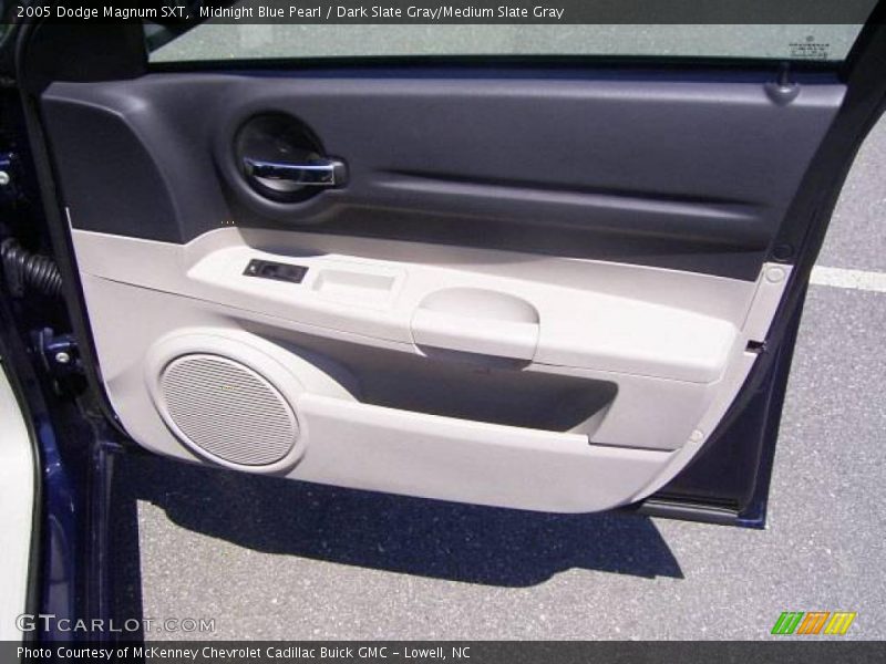 Midnight Blue Pearl / Dark Slate Gray/Medium Slate Gray 2005 Dodge Magnum SXT