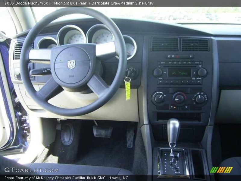 Midnight Blue Pearl / Dark Slate Gray/Medium Slate Gray 2005 Dodge Magnum SXT