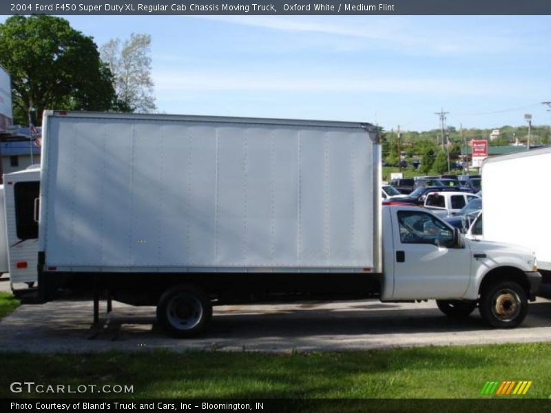 Oxford White / Medium Flint 2004 Ford F450 Super Duty XL Regular Cab Chassis Moving Truck