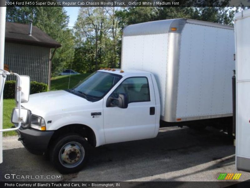 Oxford White / Medium Flint 2004 Ford F450 Super Duty XL Regular Cab Chassis Moving Truck