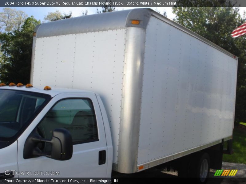 Oxford White / Medium Flint 2004 Ford F450 Super Duty XL Regular Cab Chassis Moving Truck