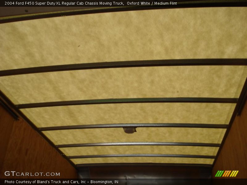 Oxford White / Medium Flint 2004 Ford F450 Super Duty XL Regular Cab Chassis Moving Truck