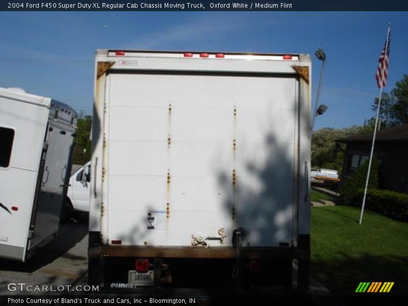 Oxford White / Medium Flint 2004 Ford F450 Super Duty XL Regular Cab Chassis Moving Truck