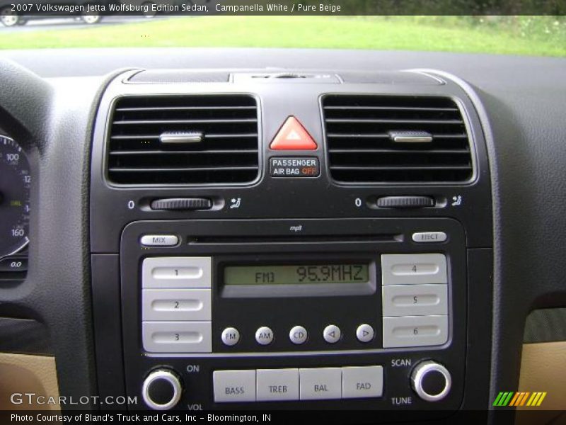Campanella White / Pure Beige 2007 Volkswagen Jetta Wolfsburg Edition Sedan