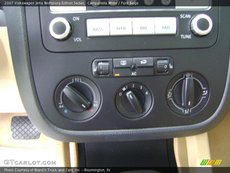 Campanella White / Pure Beige 2007 Volkswagen Jetta Wolfsburg Edition Sedan
