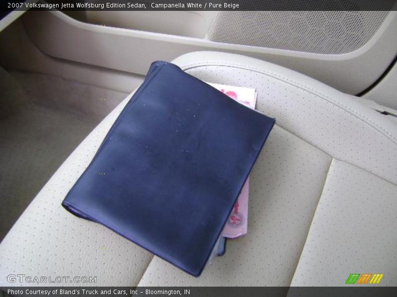 Campanella White / Pure Beige 2007 Volkswagen Jetta Wolfsburg Edition Sedan