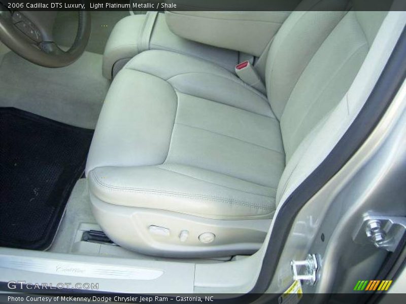 Light Platinum Metallic / Shale 2006 Cadillac DTS Luxury
