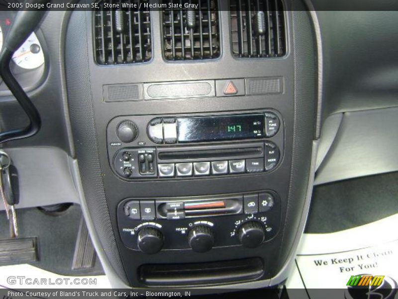 Stone White / Medium Slate Gray 2005 Dodge Grand Caravan SE