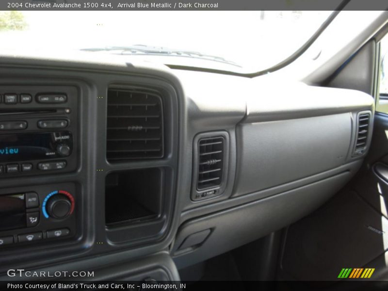 Arrival Blue Metallic / Dark Charcoal 2004 Chevrolet Avalanche 1500 4x4