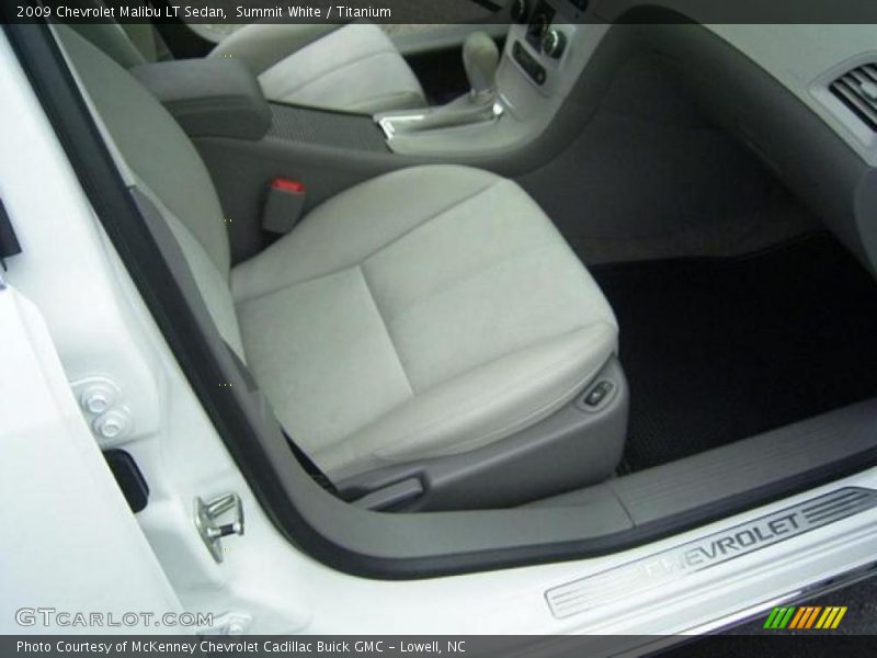 Summit White / Titanium 2009 Chevrolet Malibu LT Sedan
