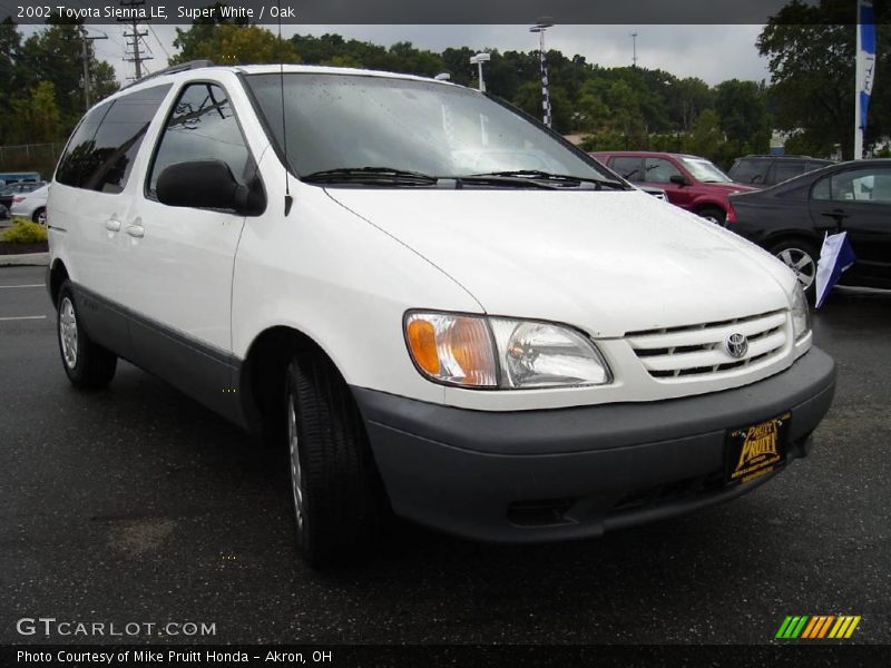 Super White / Oak 2002 Toyota Sienna LE