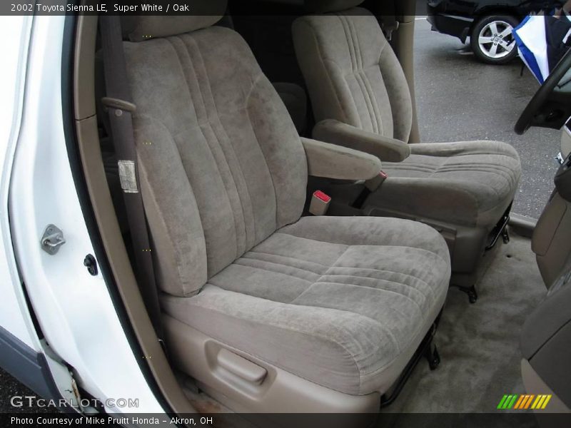 Super White / Oak 2002 Toyota Sienna LE