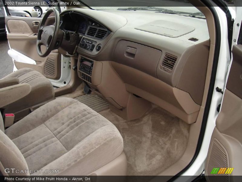 Super White / Oak 2002 Toyota Sienna LE