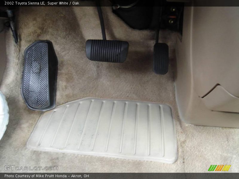 Super White / Oak 2002 Toyota Sienna LE