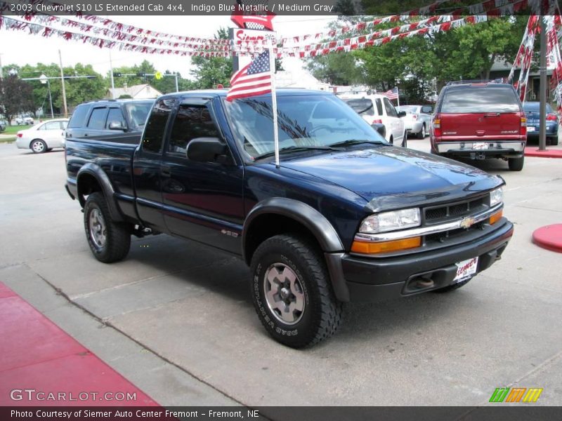 Indigo Blue Metallic / Medium Gray 2003 Chevrolet S10 LS Extended Cab 4x4