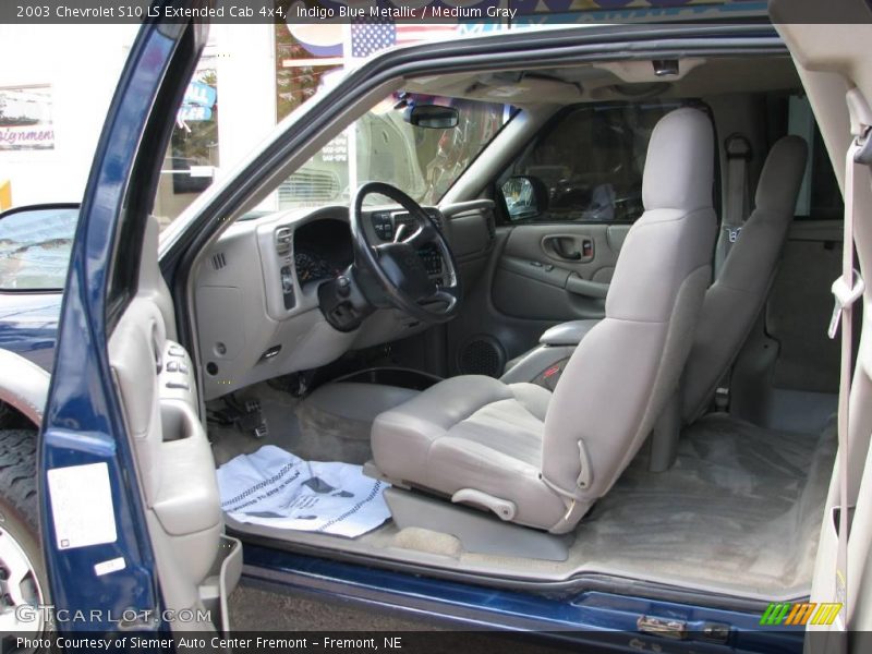 Indigo Blue Metallic / Medium Gray 2003 Chevrolet S10 LS Extended Cab 4x4