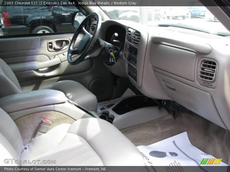 Indigo Blue Metallic / Medium Gray 2003 Chevrolet S10 LS Extended Cab 4x4