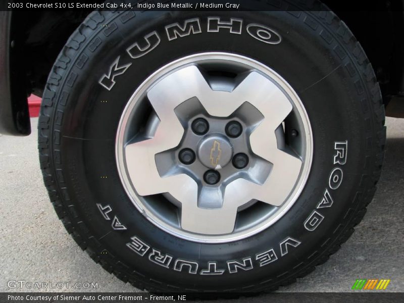 Indigo Blue Metallic / Medium Gray 2003 Chevrolet S10 LS Extended Cab 4x4