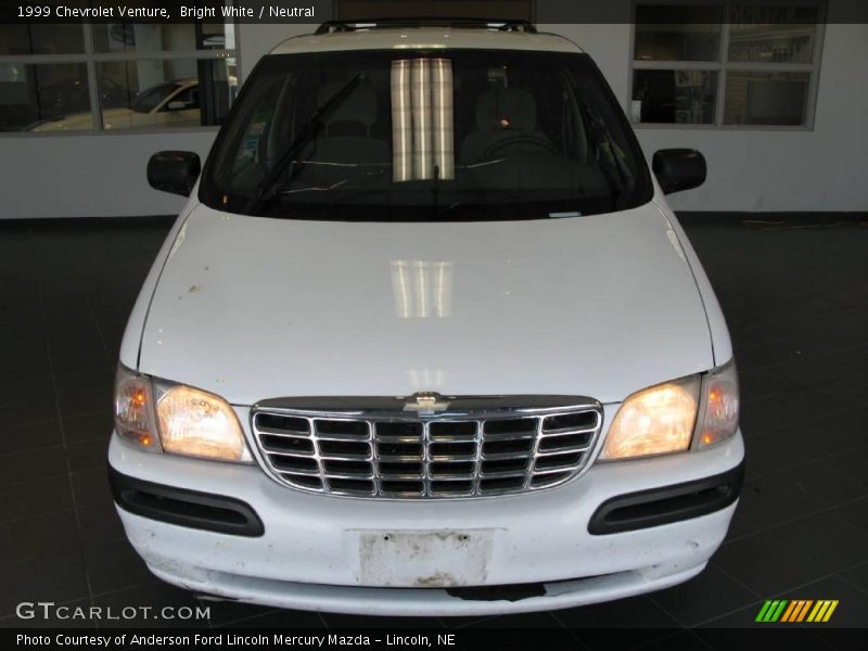 Bright White / Neutral 1999 Chevrolet Venture