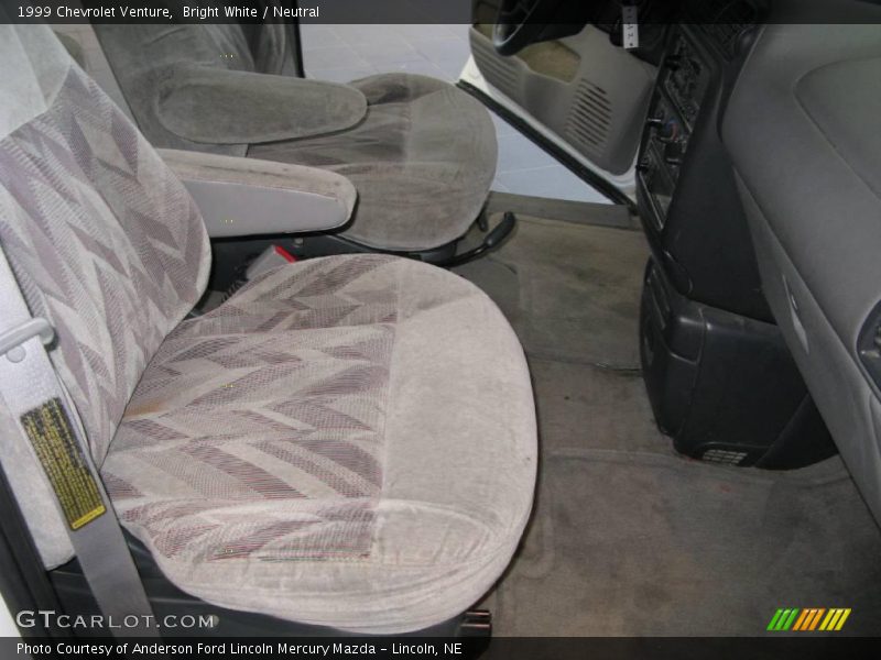 Bright White / Neutral 1999 Chevrolet Venture