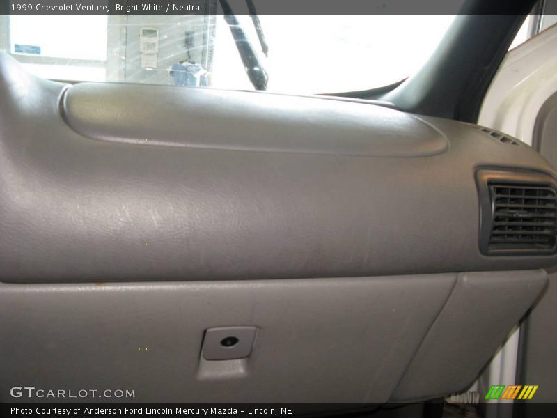 Bright White / Neutral 1999 Chevrolet Venture
