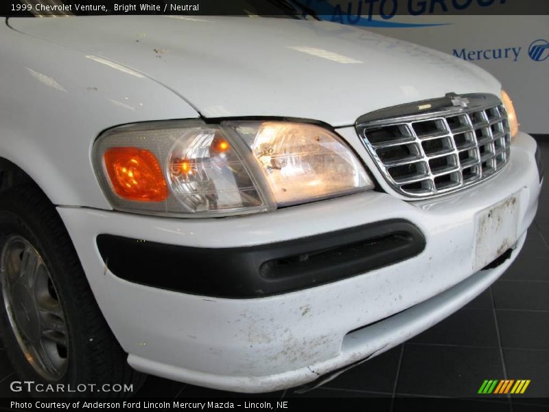 Bright White / Neutral 1999 Chevrolet Venture