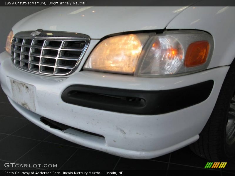 Bright White / Neutral 1999 Chevrolet Venture