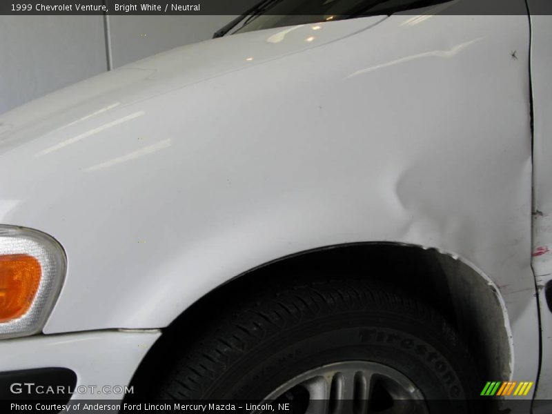 Bright White / Neutral 1999 Chevrolet Venture