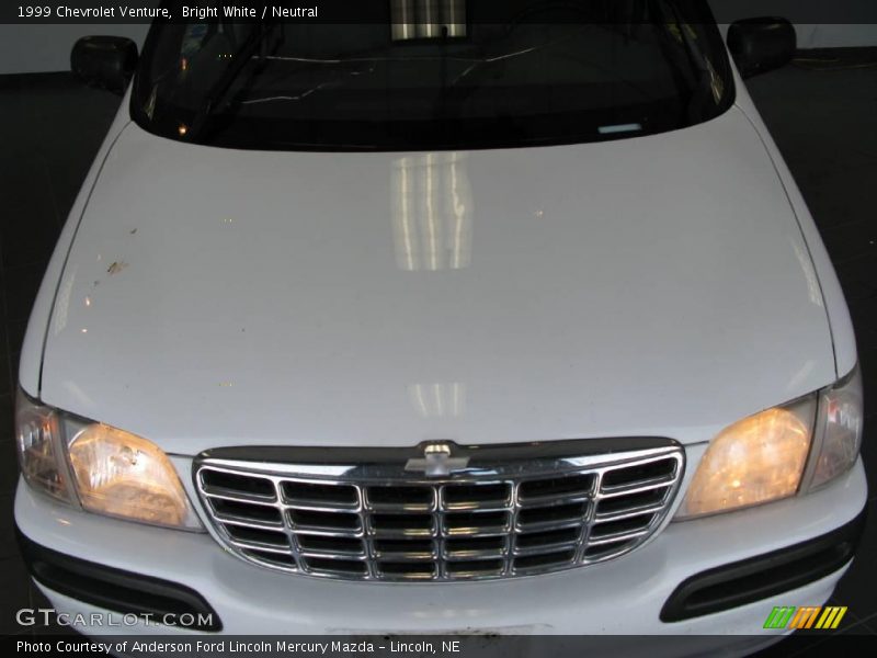 Bright White / Neutral 1999 Chevrolet Venture