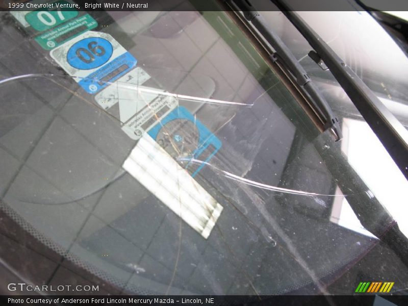 Bright White / Neutral 1999 Chevrolet Venture