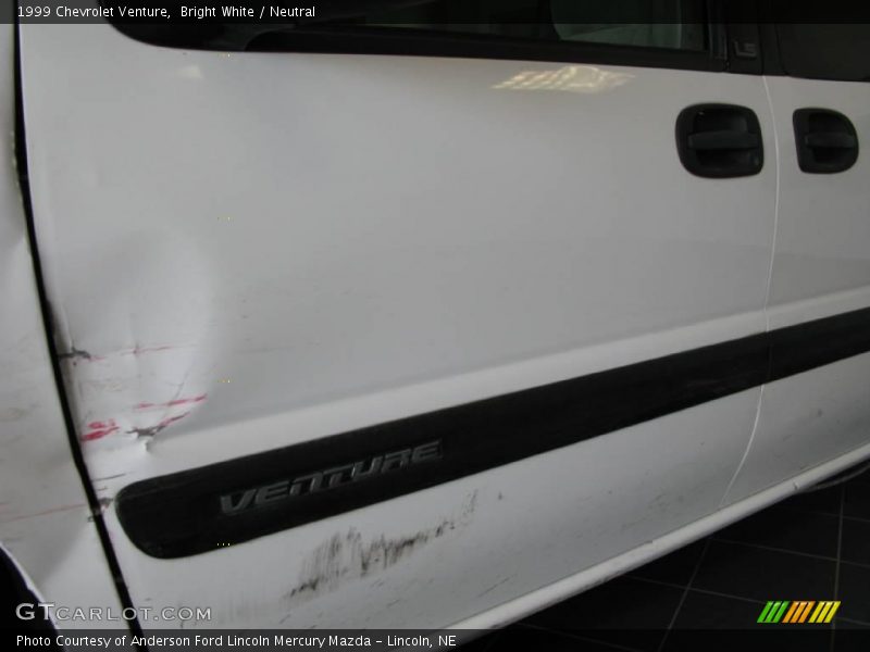 Bright White / Neutral 1999 Chevrolet Venture