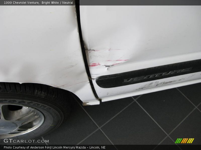 Bright White / Neutral 1999 Chevrolet Venture