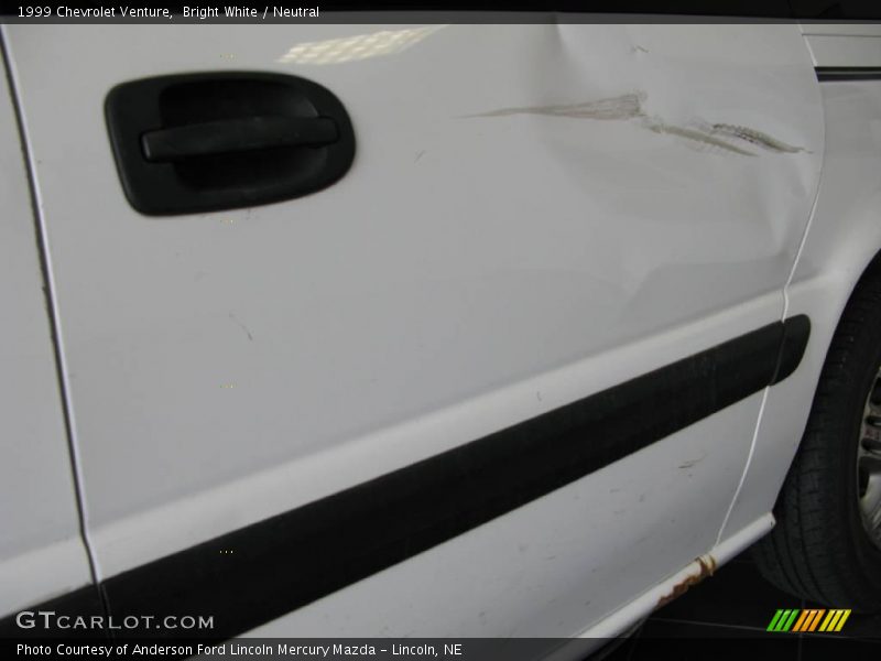 Bright White / Neutral 1999 Chevrolet Venture