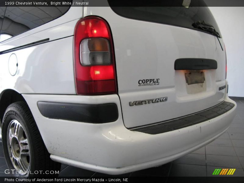 Bright White / Neutral 1999 Chevrolet Venture