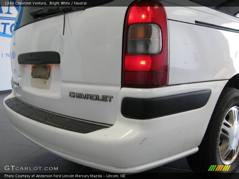 Bright White / Neutral 1999 Chevrolet Venture