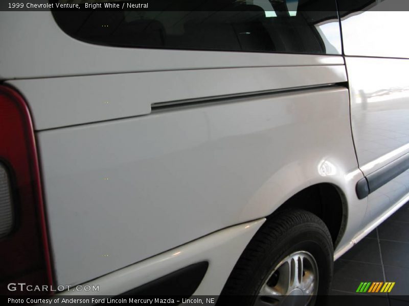 Bright White / Neutral 1999 Chevrolet Venture