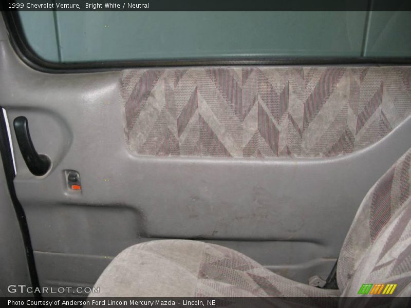 Bright White / Neutral 1999 Chevrolet Venture