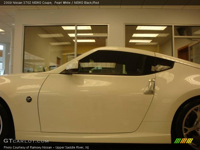 Pearl White / NISMO Black/Red 2009 Nissan 370Z NISMO Coupe