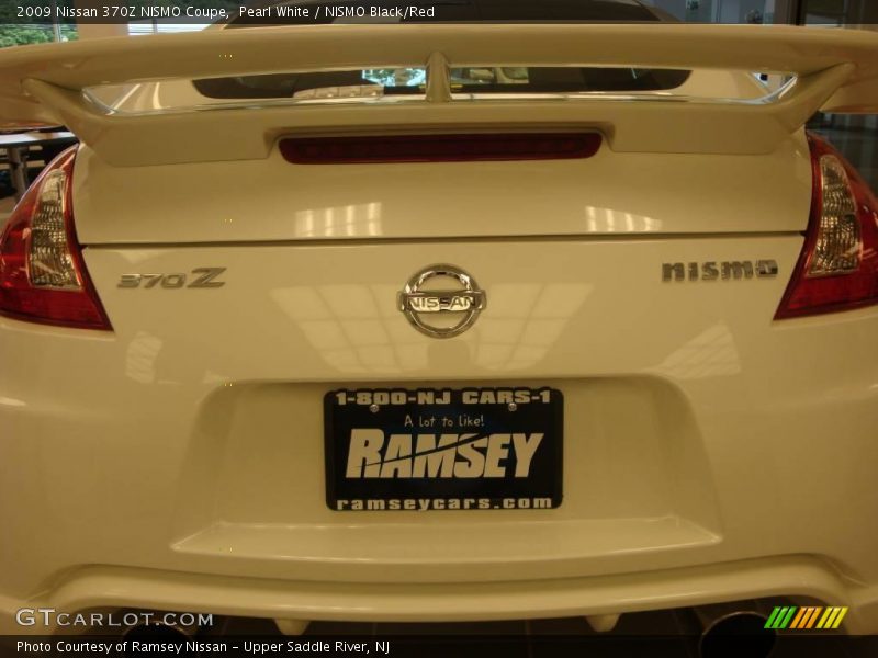 Pearl White / NISMO Black/Red 2009 Nissan 370Z NISMO Coupe