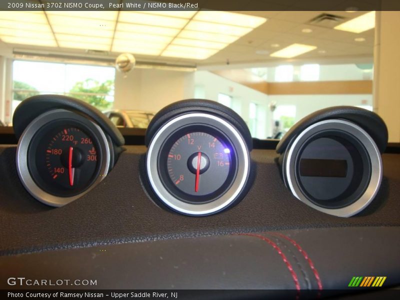 Pearl White / NISMO Black/Red 2009 Nissan 370Z NISMO Coupe