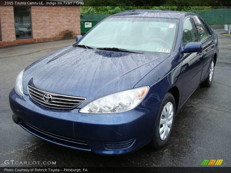 Indigo Ink Pearl / Gray 2005 Toyota Camry LE