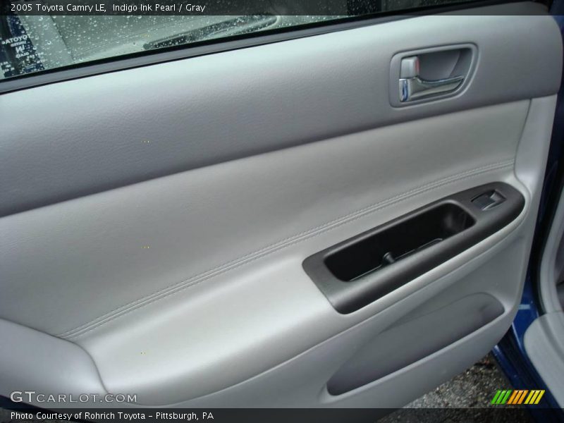 Indigo Ink Pearl / Gray 2005 Toyota Camry LE